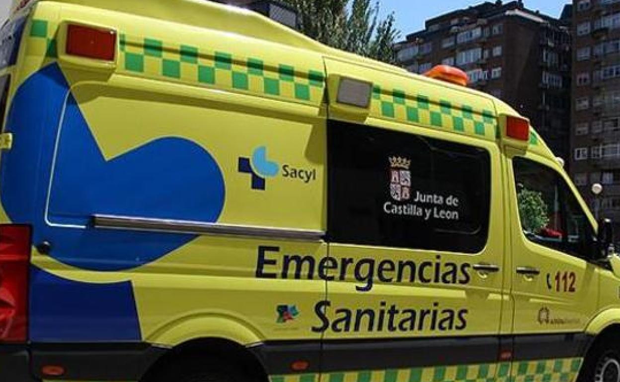 Imagen de archivo de una ambulancia de Sacyl.