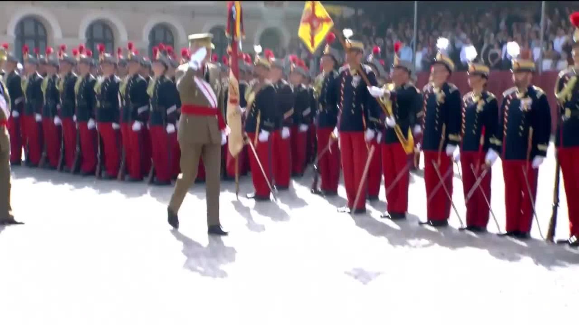 Leonor Jura Bandera En Zaragoza Acompañada Del Rey Felipe Vi Y De La Reina Letizia Burgosconecta 3903