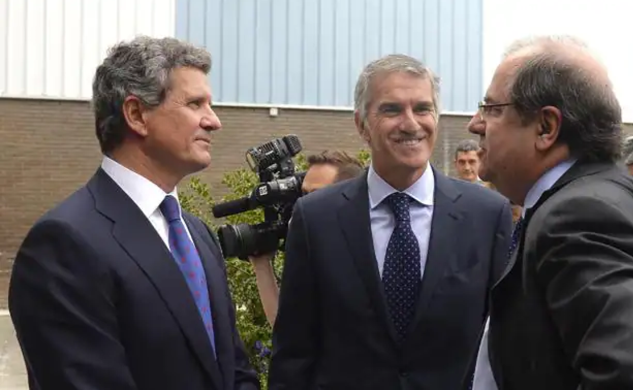 Franciso y Jon Riberas con Juan Vicente Herrera durante los actos del 50 aniversario de Gonvarri en 2017.