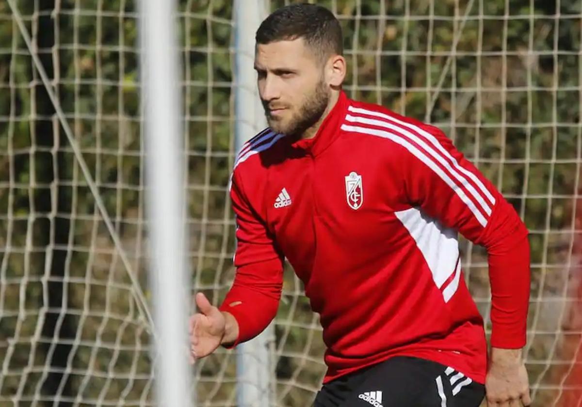 Shon Weissman, en un entrenamiento del Granada.