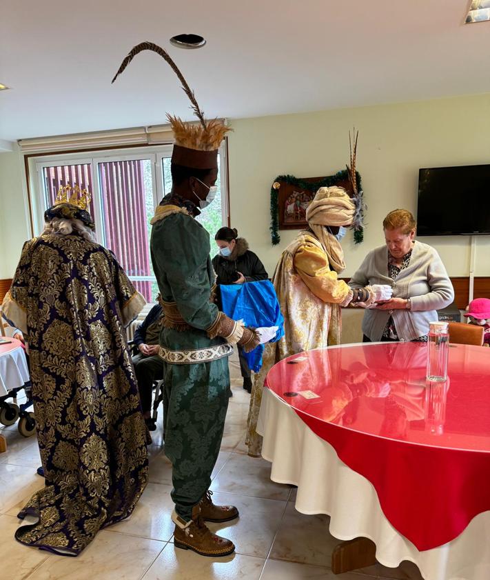 Imagen secundaria 2 - Los Reyes Magos ya reparten ilusión en Burgos