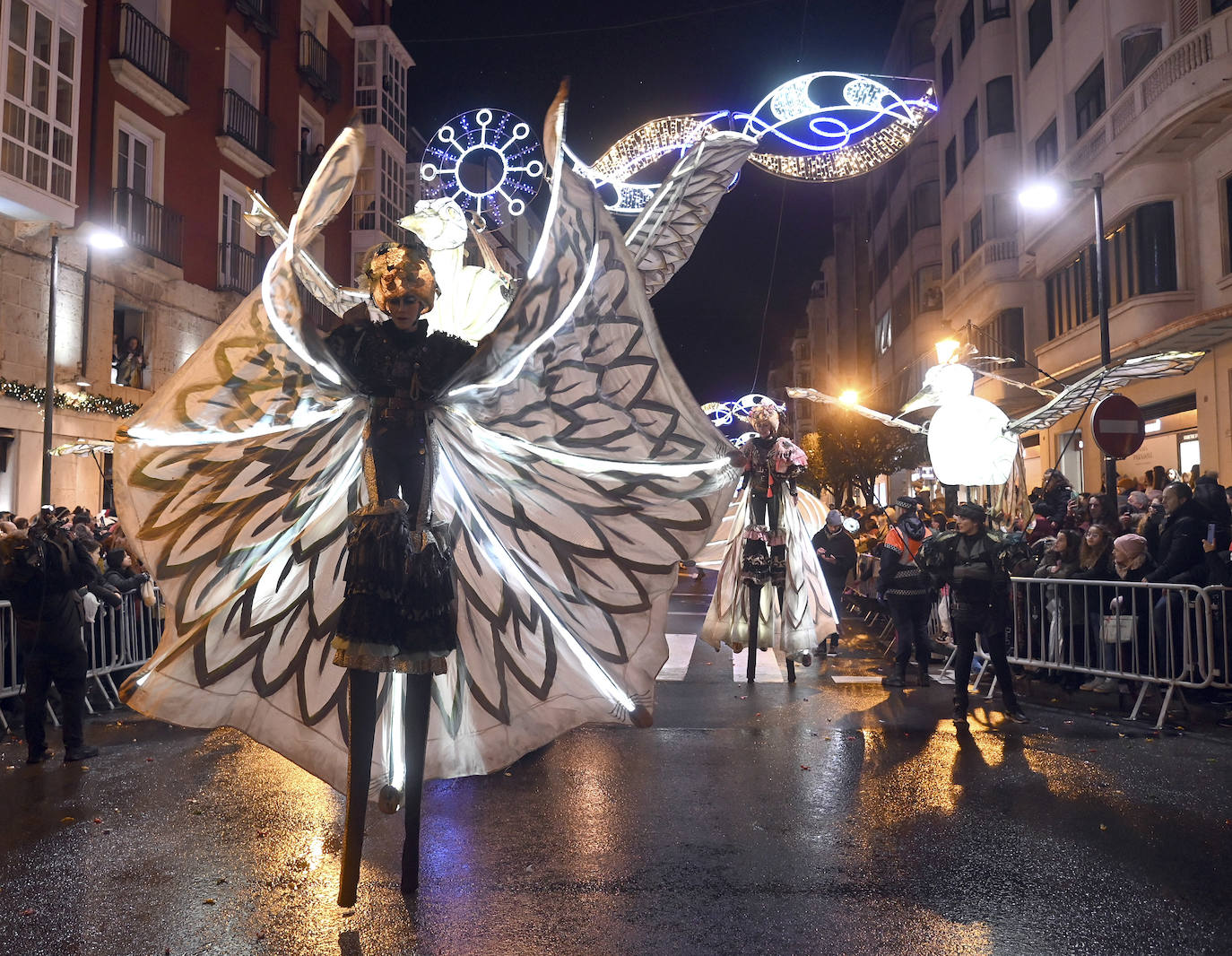 Los Reyes reparten ilusión por las calles de Burgos