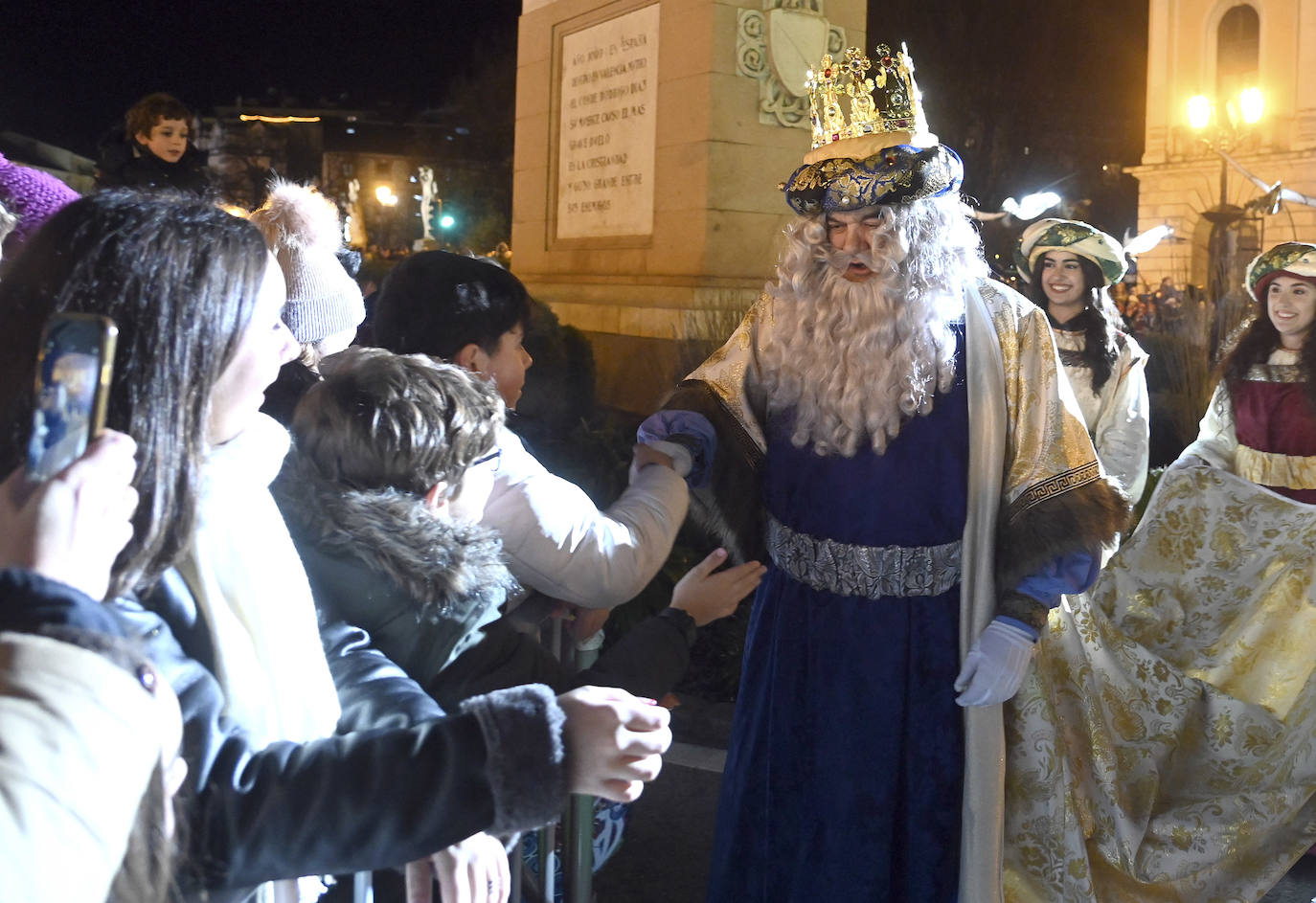 Los Reyes reparten ilusión por las calles de Burgos