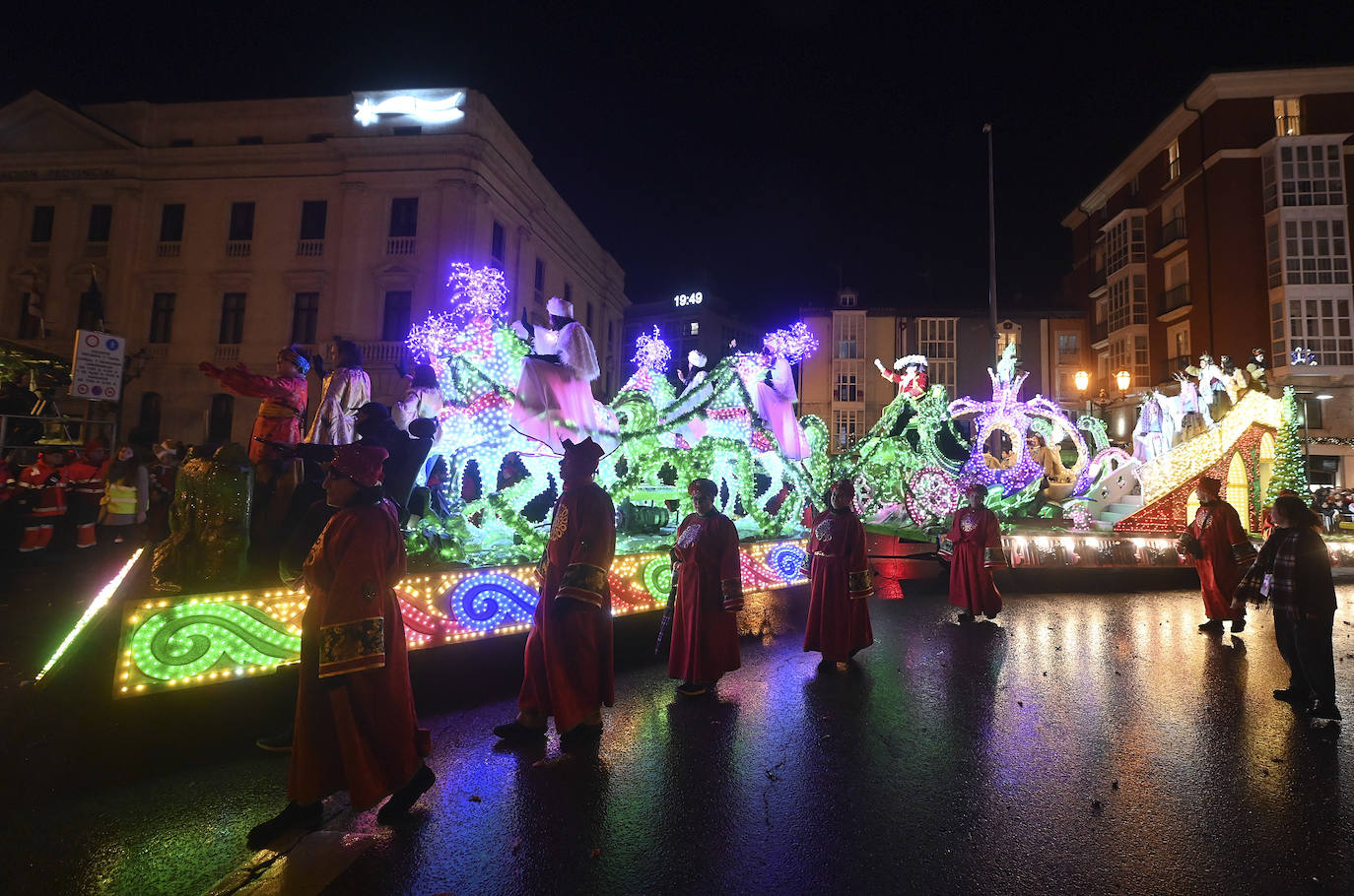 Los Reyes reparten ilusión por las calles de Burgos