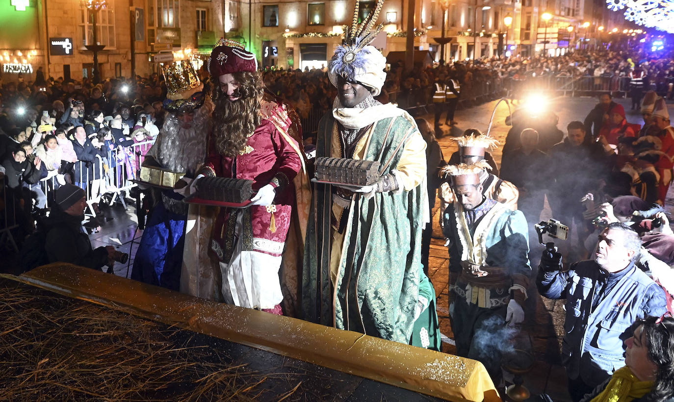 Los Reyes reparten ilusión por las calles de Burgos