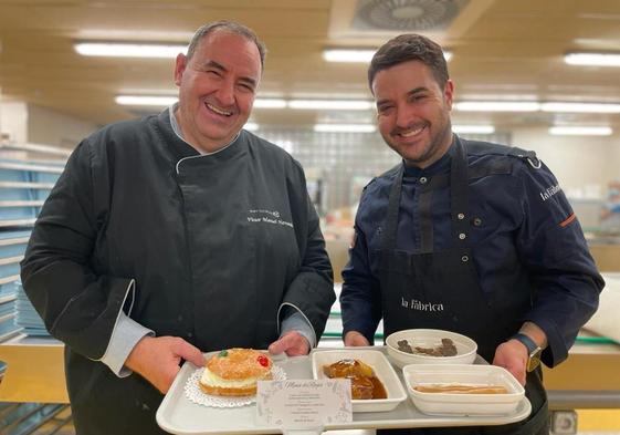 Ricardo Temiño (drch), junto al jefe de cocina del HUBU, Víctor Manuel Hernando.