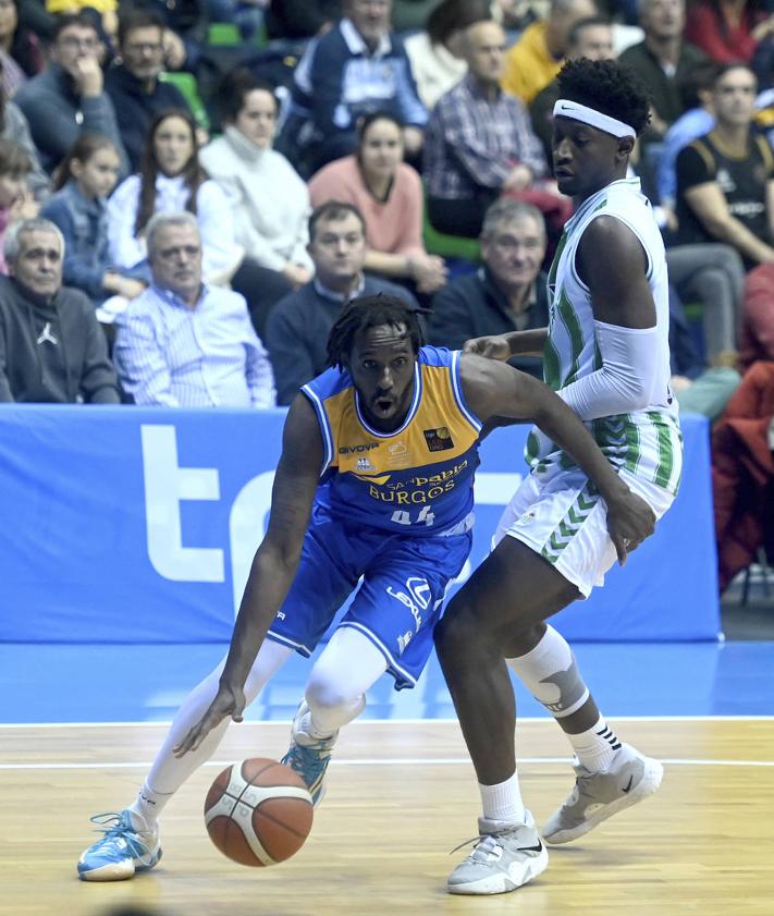 Imagen secundaria 2 - Encuentro entre el Longevida San Pablo Burgos y el Real Betis Baloncesto. 