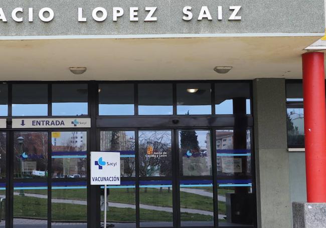 El centro de salud Ignacio López Saiz y Cristóbal Acosta es el punto de vacunación.