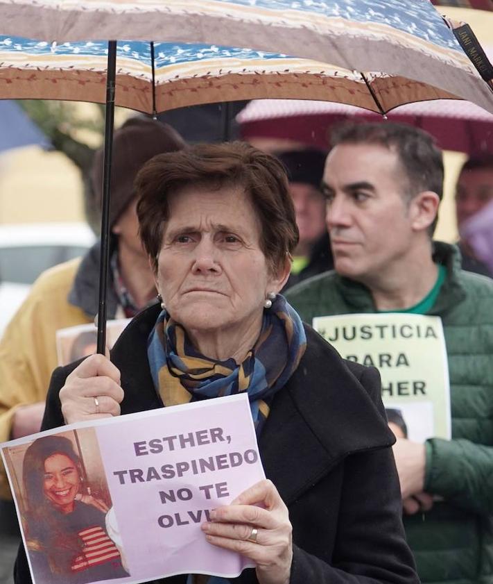 Imagen secundaria 2 - Acto en recuerdo y para pedir justicia por la muerte de Esther López. 