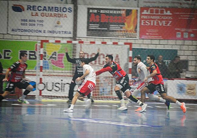 Encuentro entre el Valinox Novás y el UBU San Pablo Burgos.
