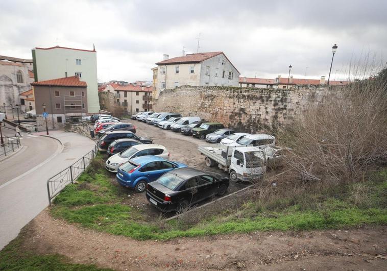 El Ayuntamiento estudia la viabilidad de levantar un aparcamiento subterráneo en Las Corazas.