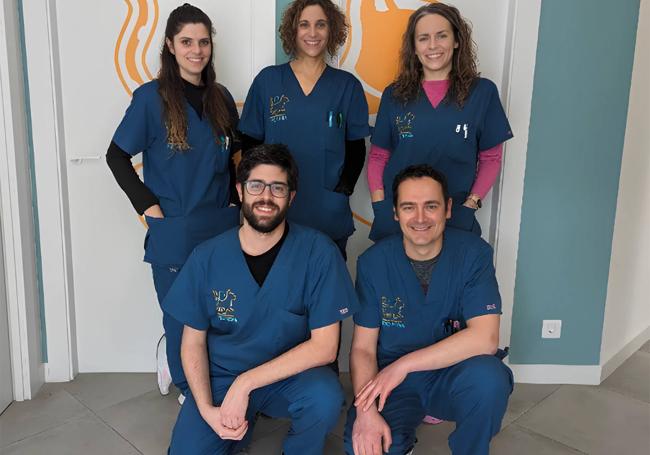 Equipo veterinario de la clínica.