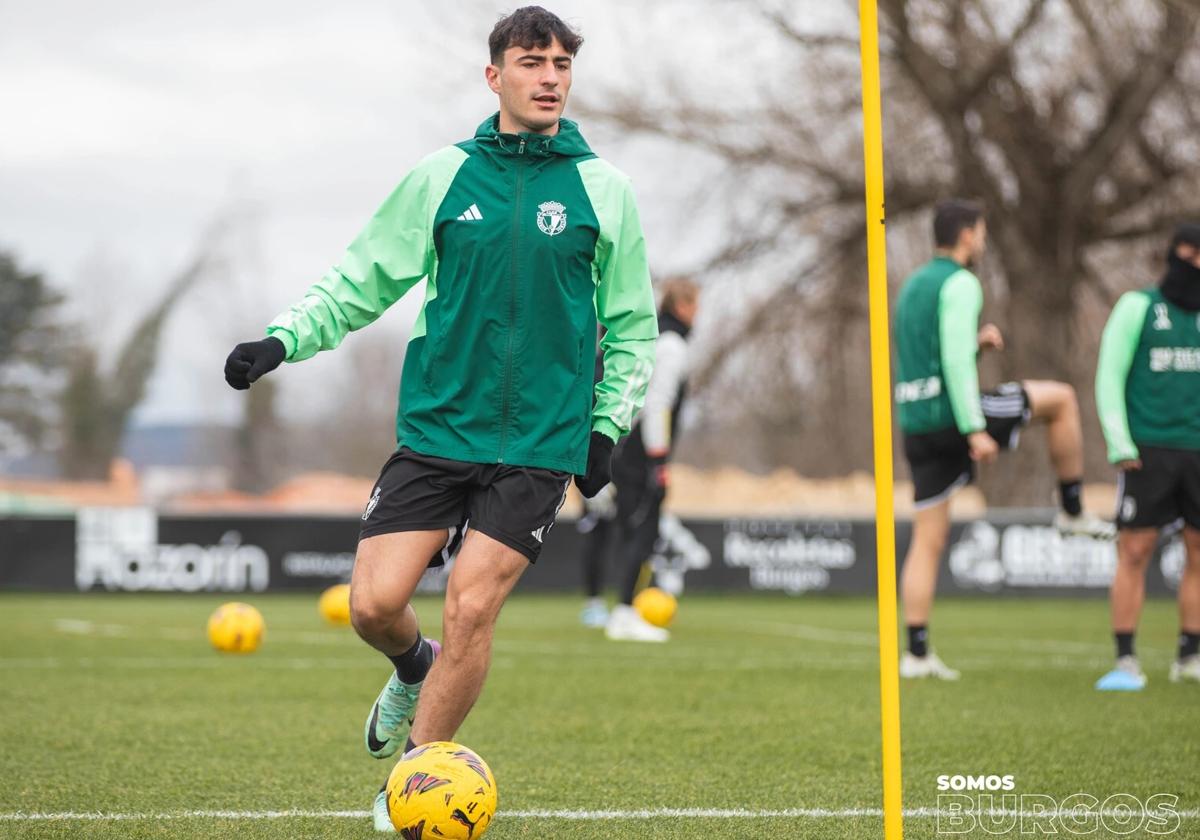 Javier López-Pinto buscará en Primera RFEF los minutos con los que no está contando en Segunda División.