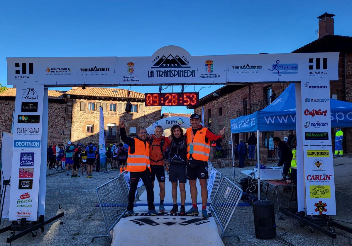 Participantes de la anterior edición de la Transpineda en Pineda de la Sierra.