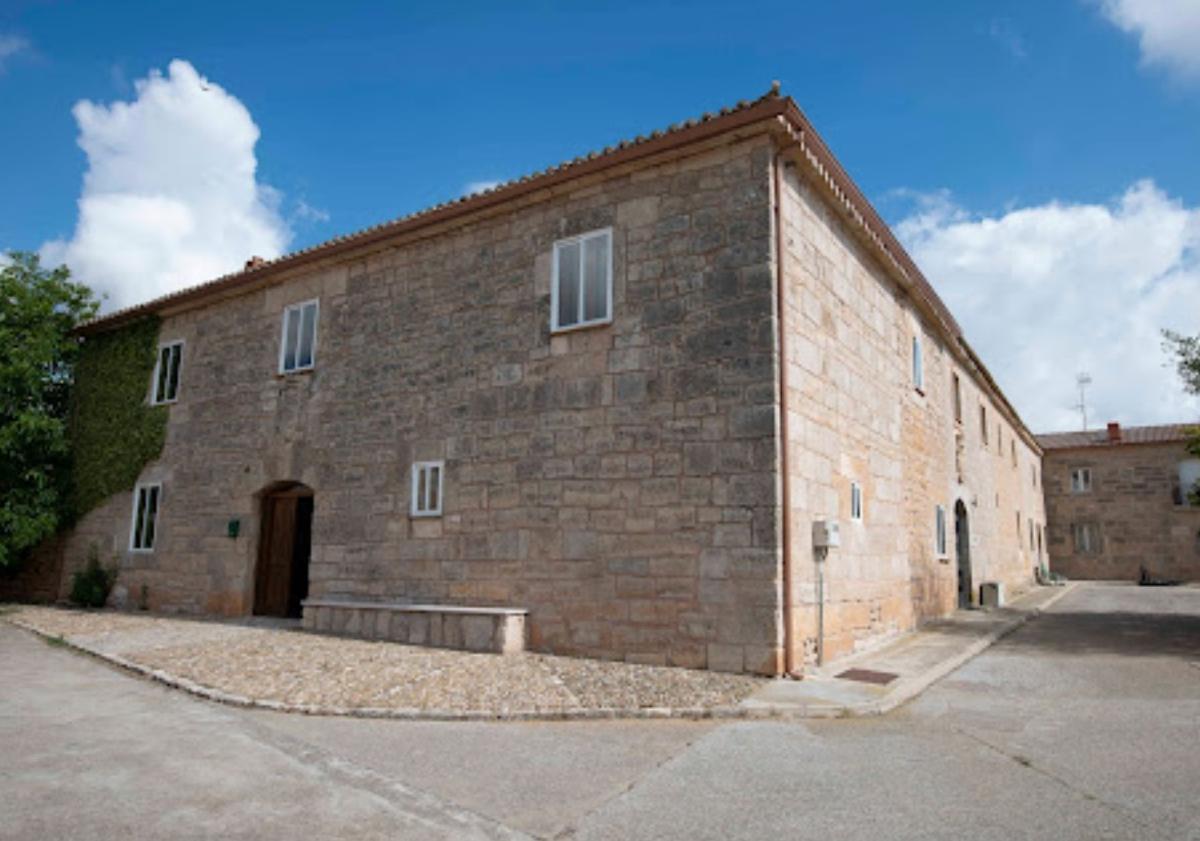 Imagen principal - Palacete señorial y cabañas pasiegas a la venta en Burgos. 