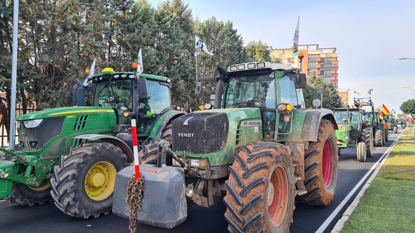 La tractorada en Aranda de Duero, en imágenes