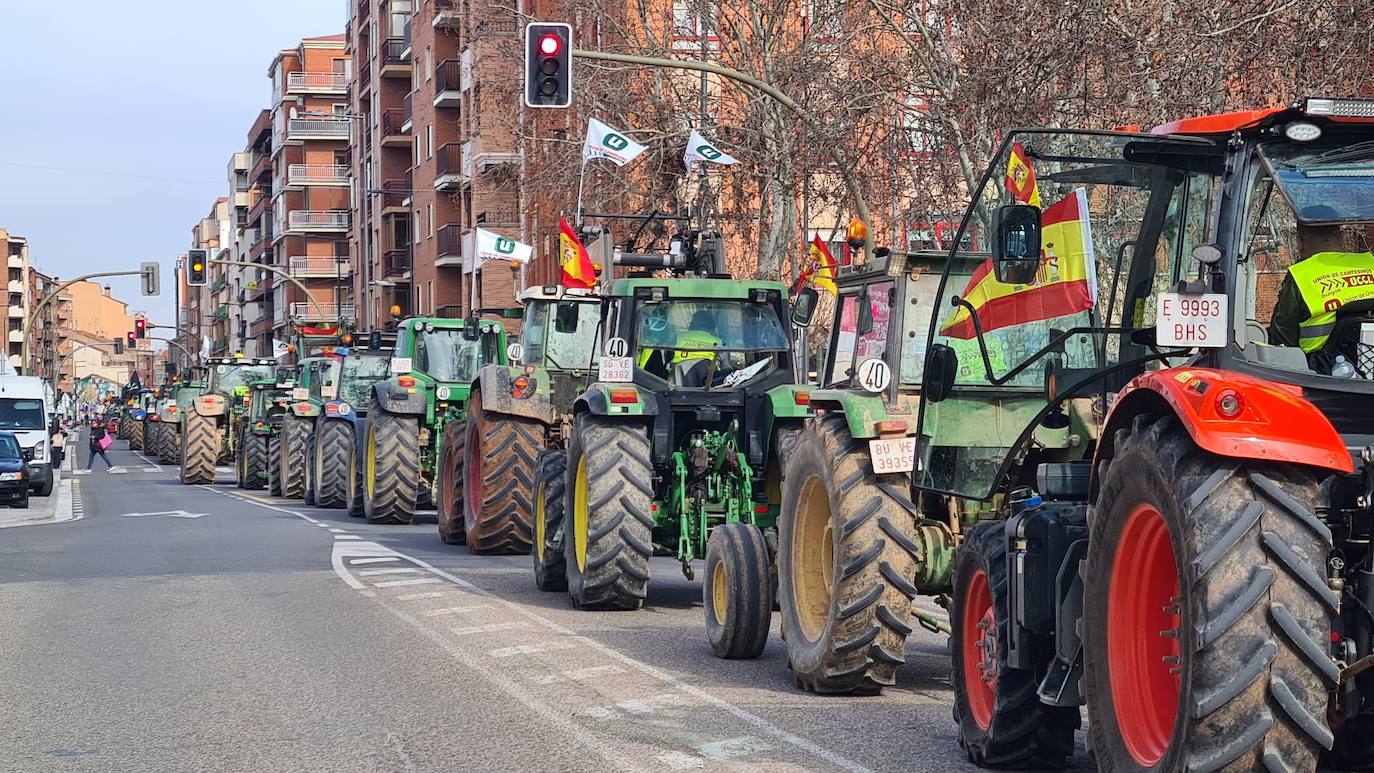 La tractorada en Aranda de Duero, en imágenes