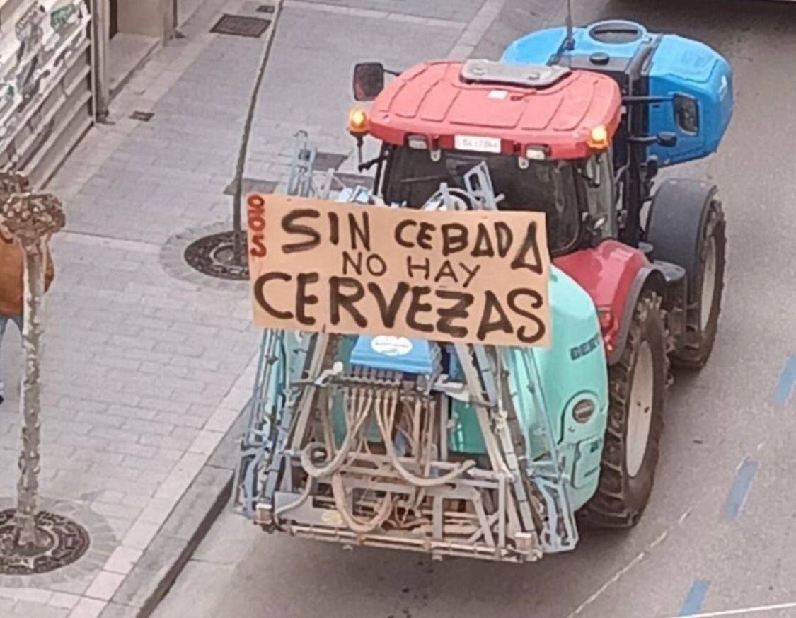 La tractorada en Aranda de Duero, en imágenes