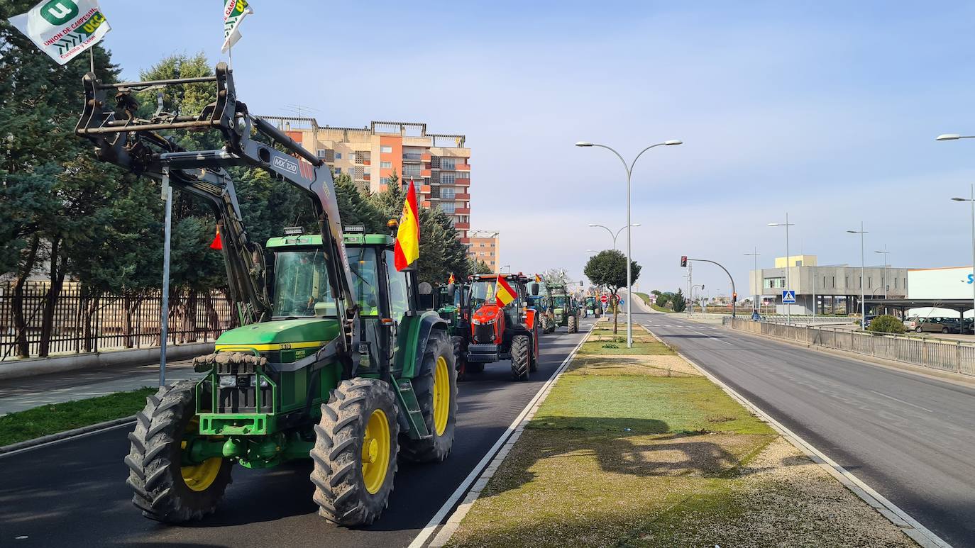 La tractorada en Aranda de Duero, en imágenes