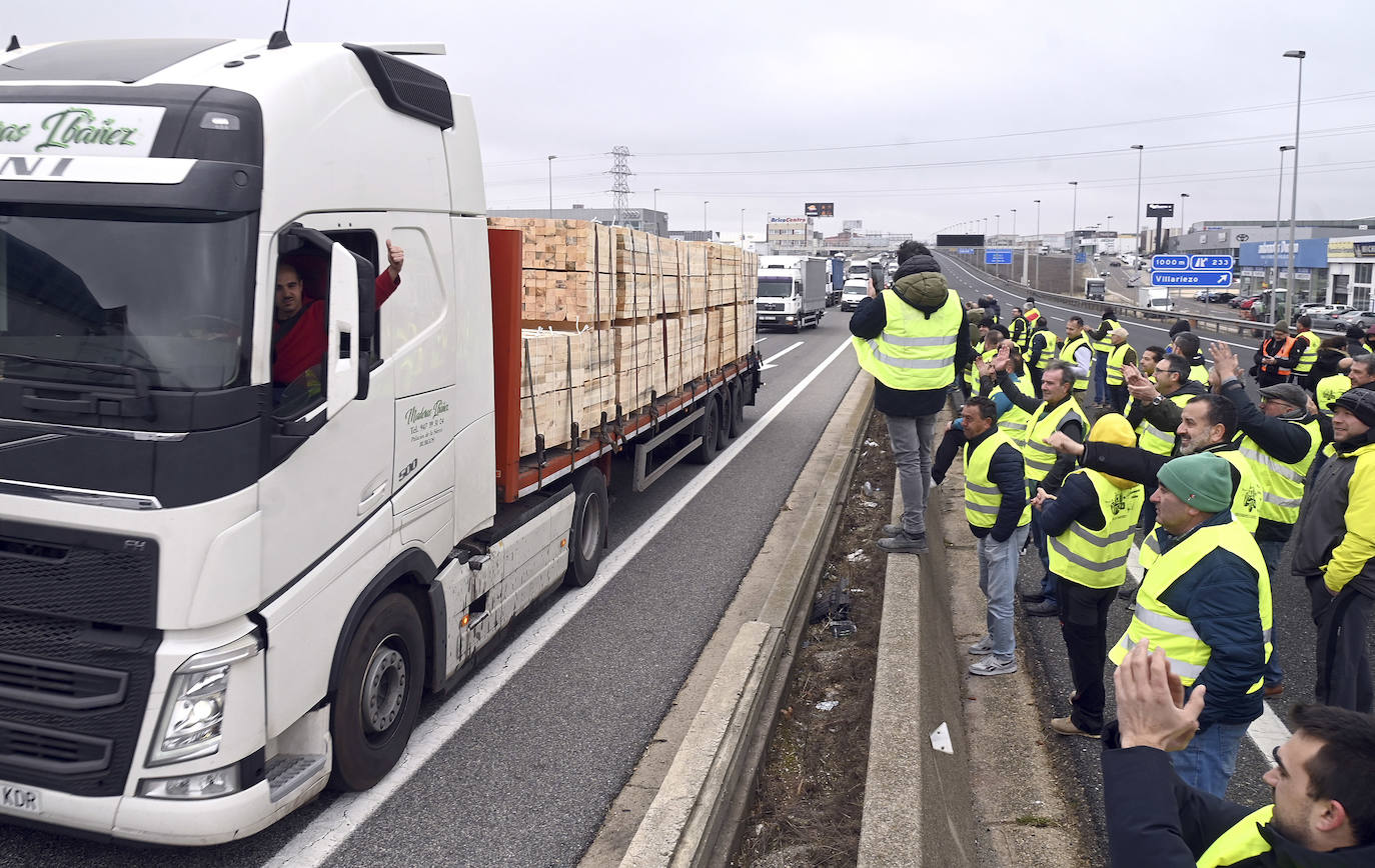 El segundo día de protestas con tractores en Burgos, en imágenes