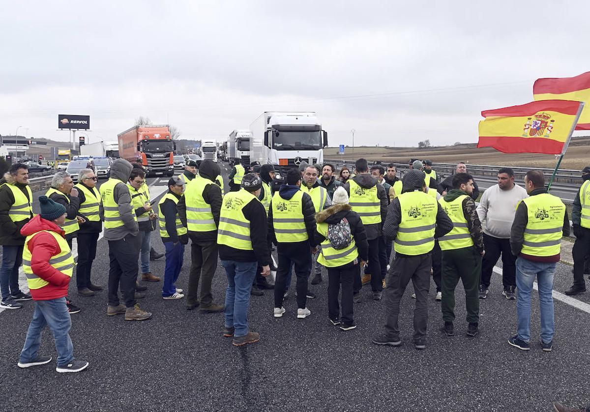 Piquete que ha cortado la A-1 en Burgos.