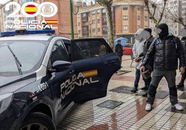 Desmantelan un punto de venta de cocaína y crack en un narcopiso de Burgos