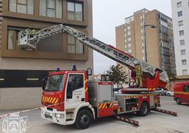 Actuación de los Bomberos de Burgos por las fuertes rachas de viento.