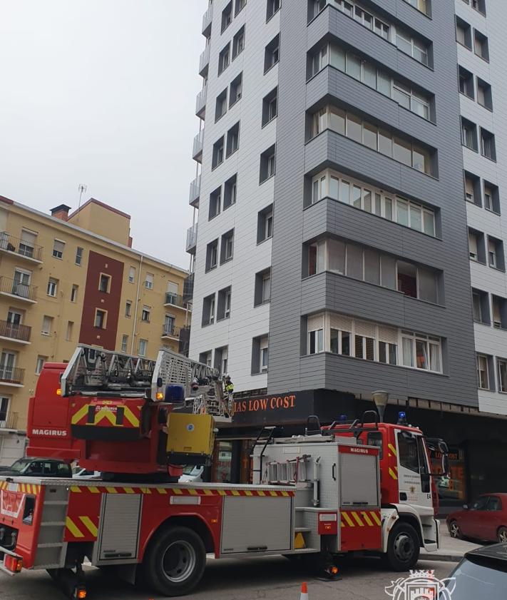 Imagen secundaria 2 - Actuaciones de los Bomberos de Burgos por las rachas de viento. 