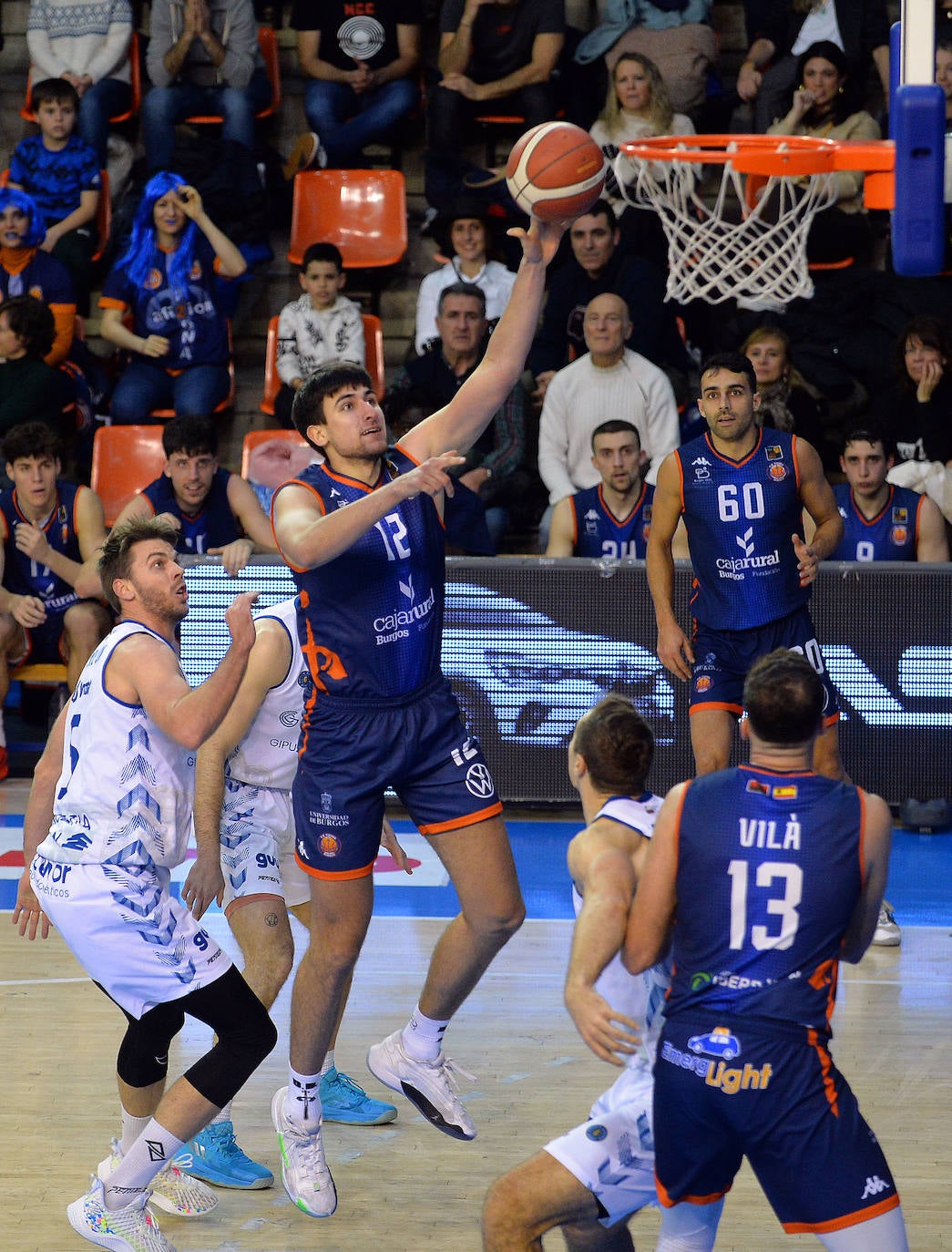 Golpe en la mesa del Tizona Burgos frente al Guuk Gipuzkoa Basket