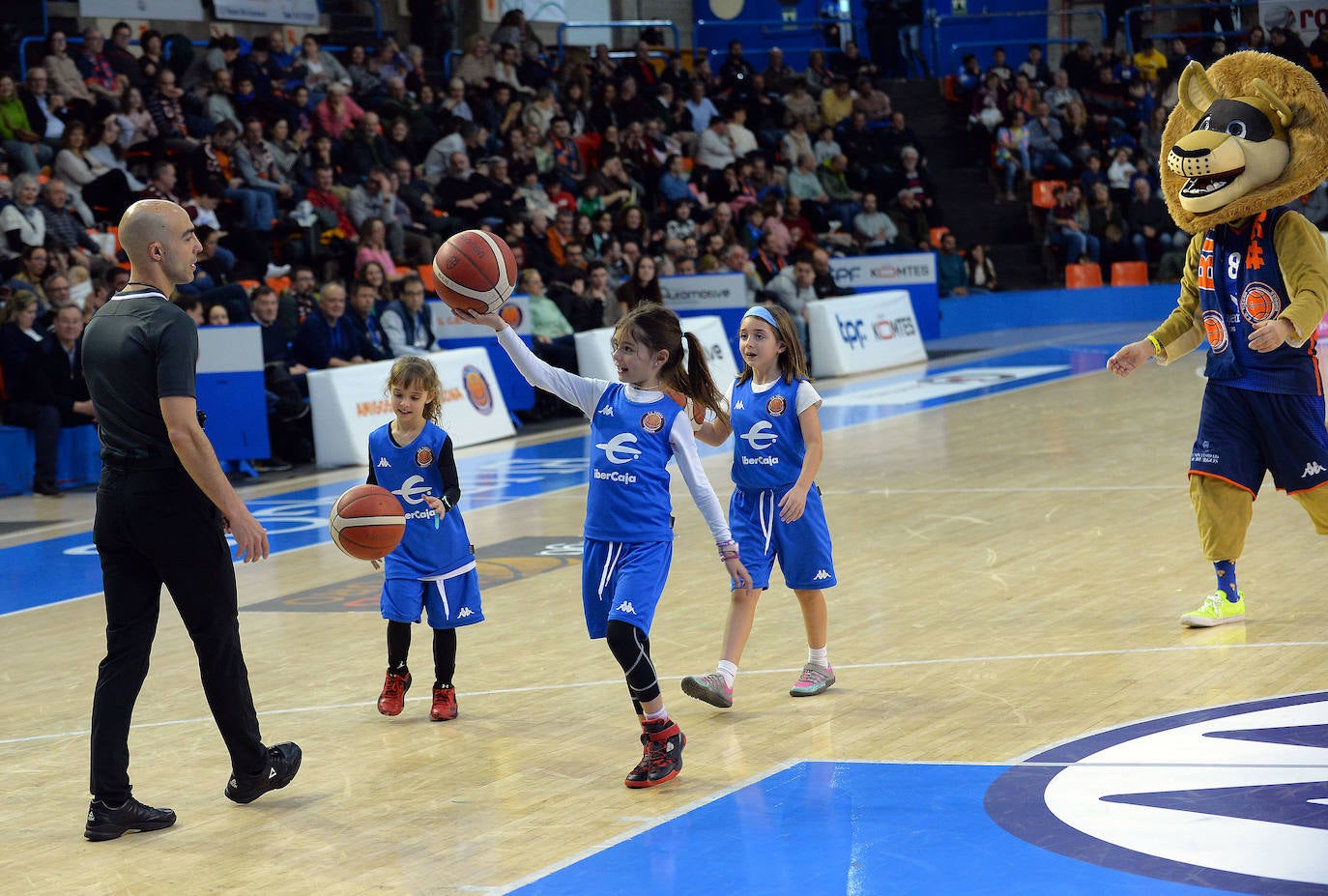 Golpe en la mesa del Tizona Burgos frente al Guuk Gipuzkoa Basket