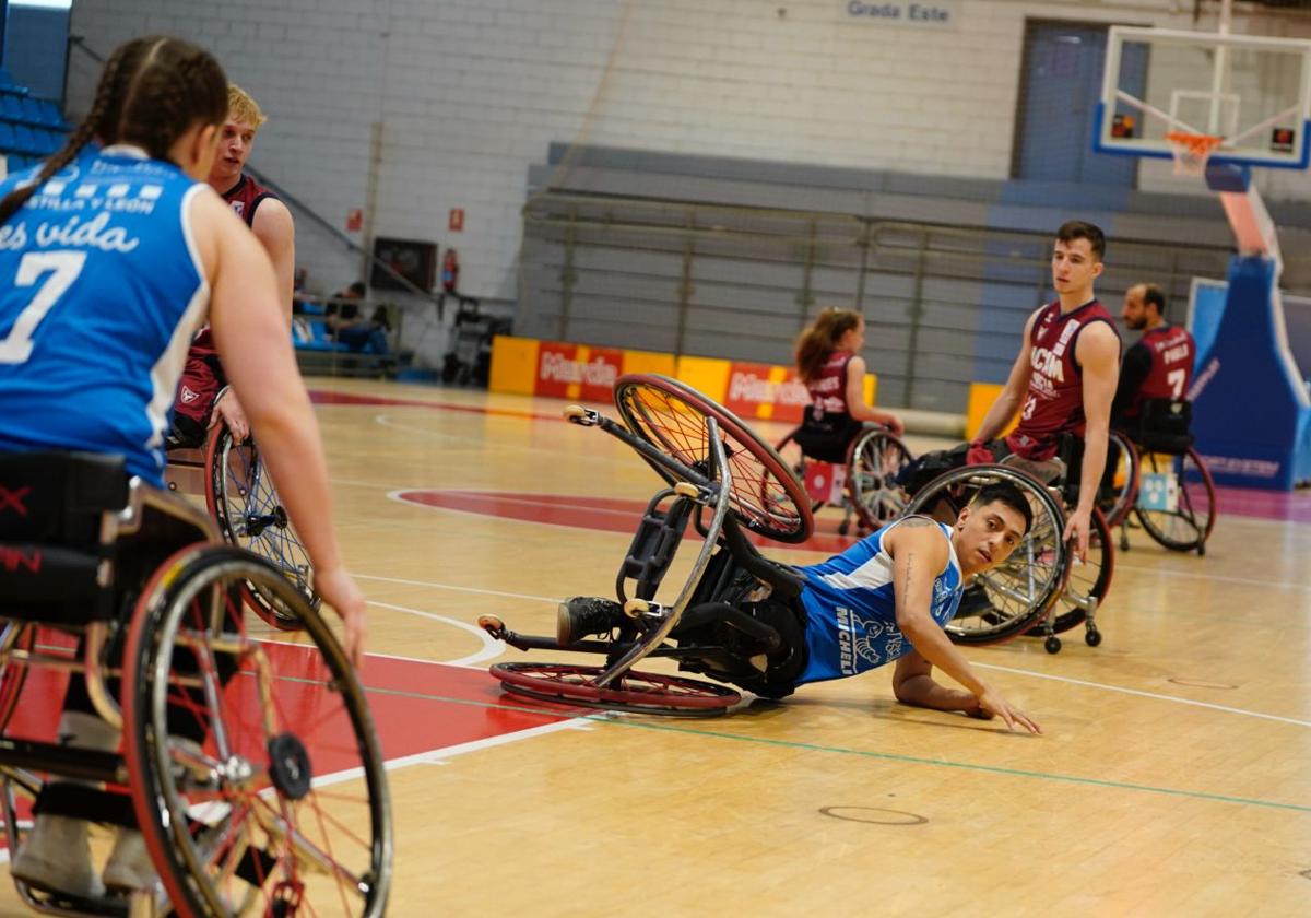 Partido entre el UCAM Murcia y el Servigest.