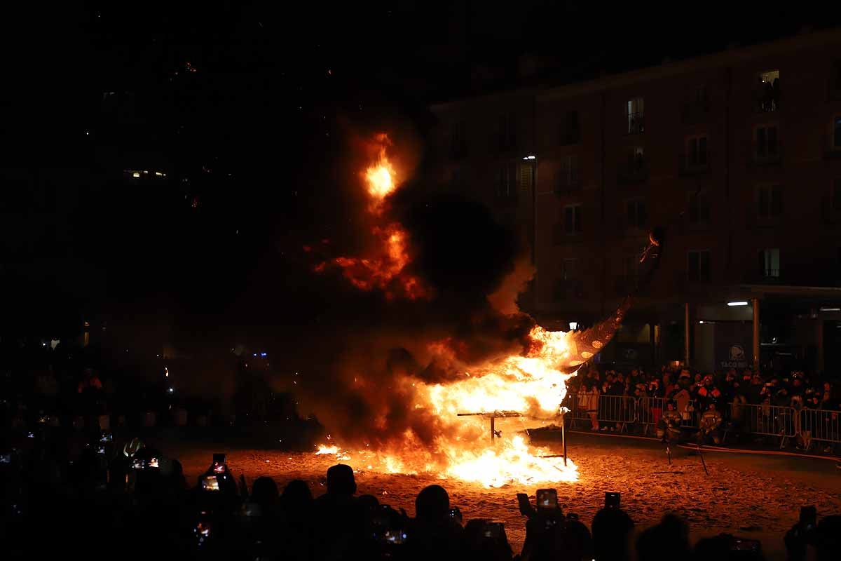 El entierro de la sardina en el Carnaval de Burgos, en imágenes