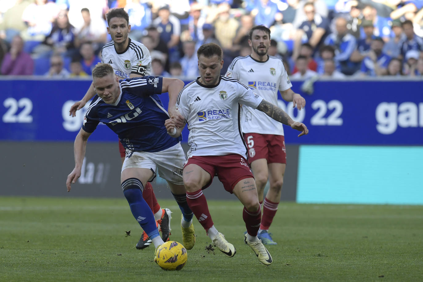 El Burgos CF cae con estrépito ante el Real Oviedo