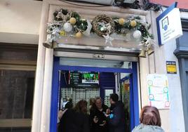 La administración de lotería Nº 1 de la calle Santander durante el Sorteo de Lotería de Navidad.