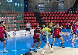 Imagen del triunfo ante Balonmano Zamora en el Polideportivo El Plantío.
