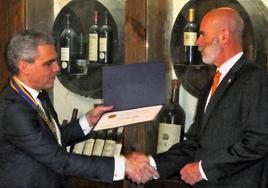 Joaquín Gomá recibe premio Paul Harris por el Club Rotario de Aranda.