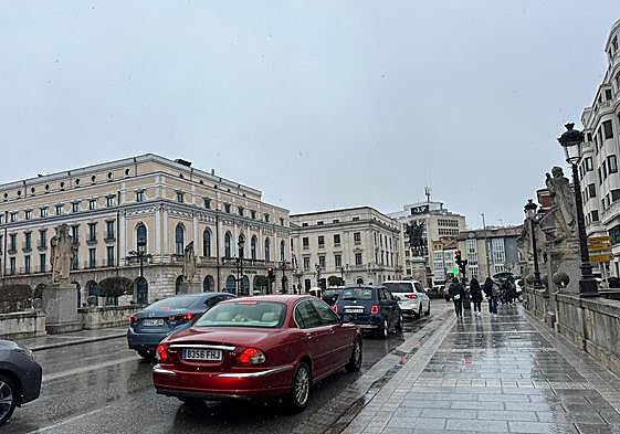 En Burgos capital la cota de nieve baja a los 800 metros.