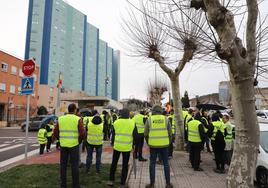 Agricultores frente a la Guardia Civil de Burgos.