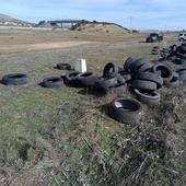 Tres detenidos en Burgos por quemar un neumático de grandes dimensiones en la A-1