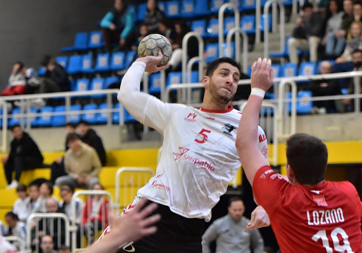 El UBU San Pablo Burgos se lleva un punto ante Balonmano Alcobendas