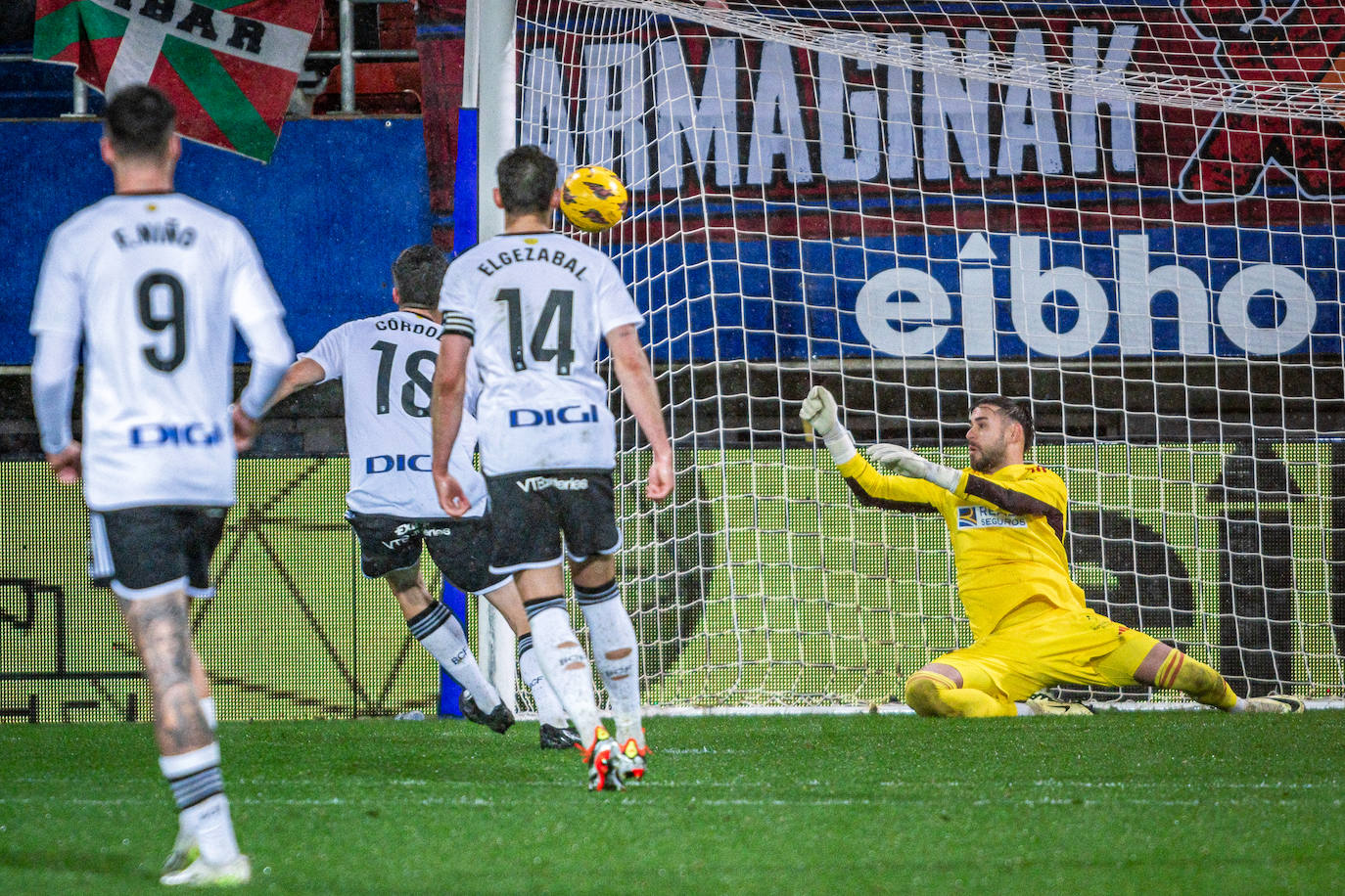 El partido SD Eibar - Burgos CF, en imágenes