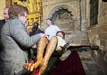 El Cristo de las Gotas se deja tocar por las personas con discapacidad visual