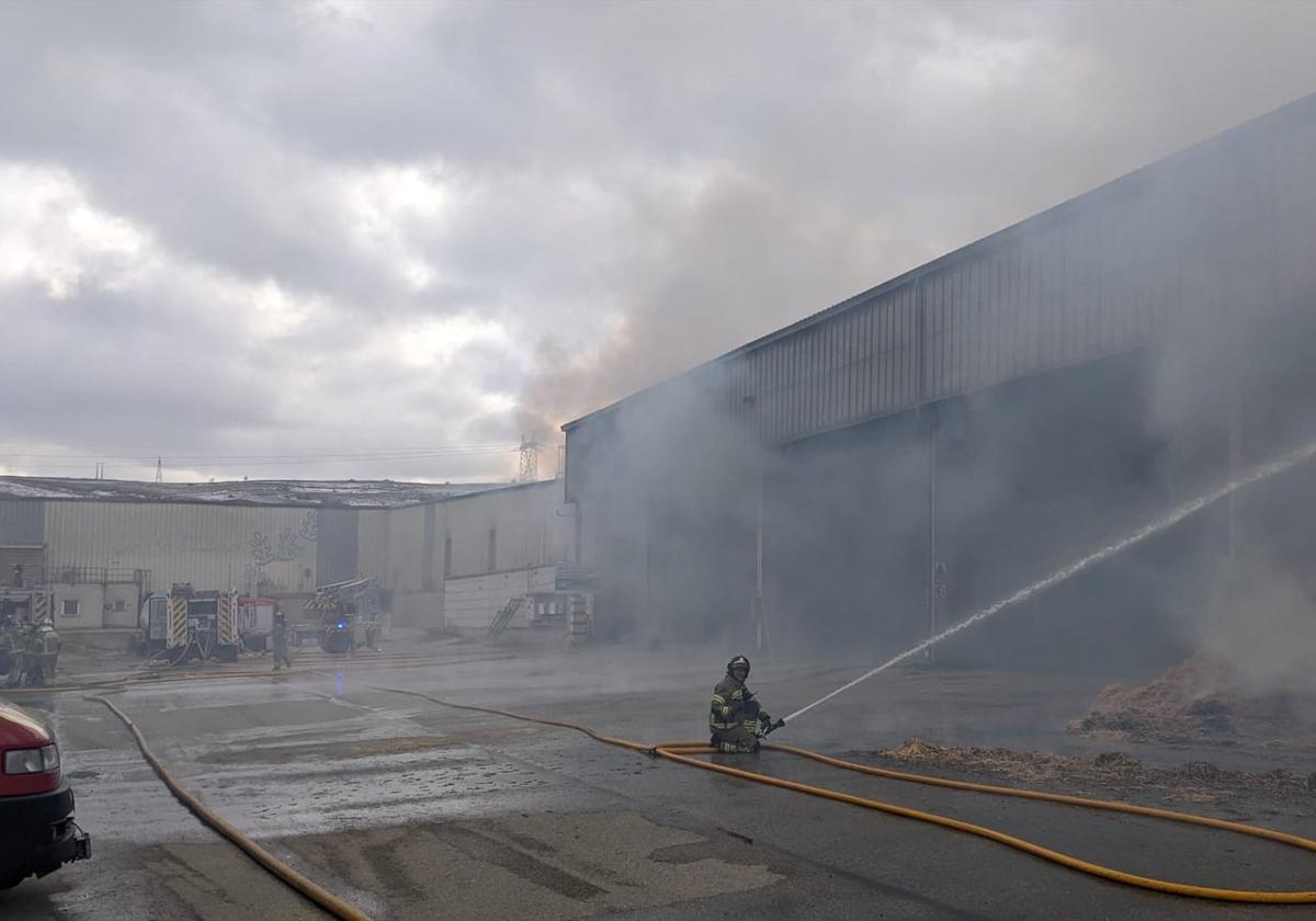 Imagen de archivo de la intervención de los Bomberos de Burgos en una empresa.