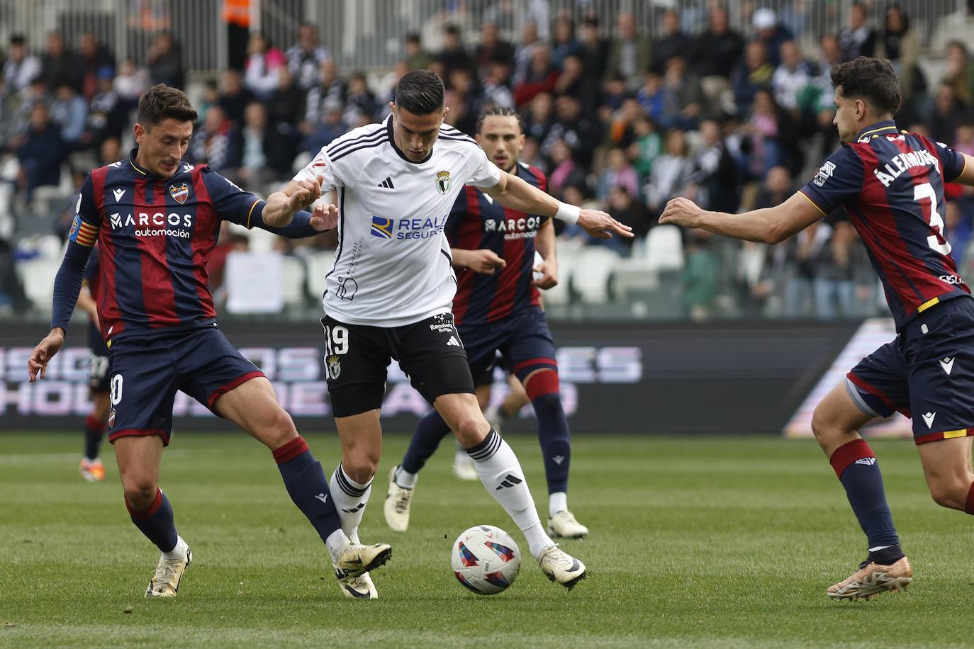 Andrés Fernández evita la cuarta victoria consecutiva del Burgos CF