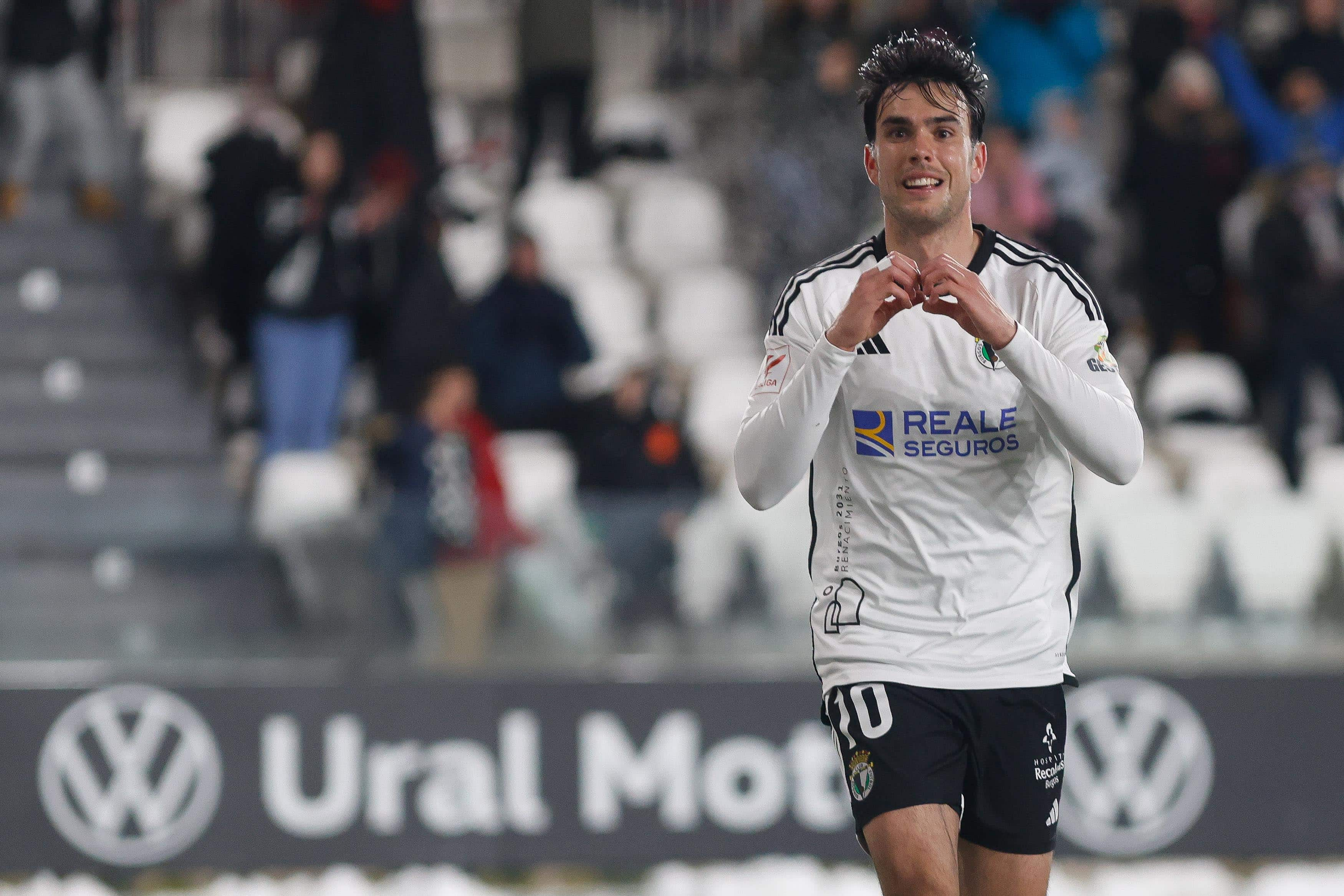 Álex Bermejo celebra un gol ante el FC Cartagena.