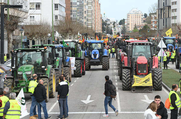 La tractorada por el centro de Burgos, en imágenes