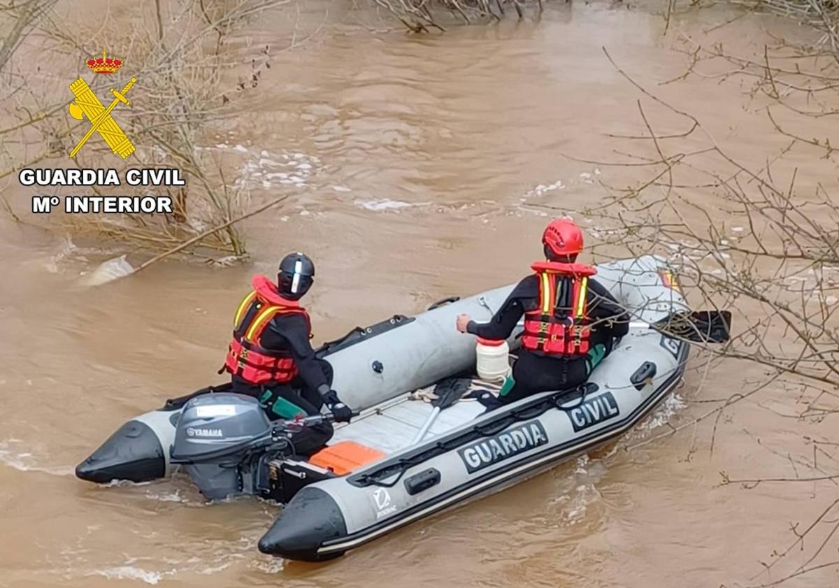 Imagen principal - Operativo de búsqueda en ríos, tierra y aire.