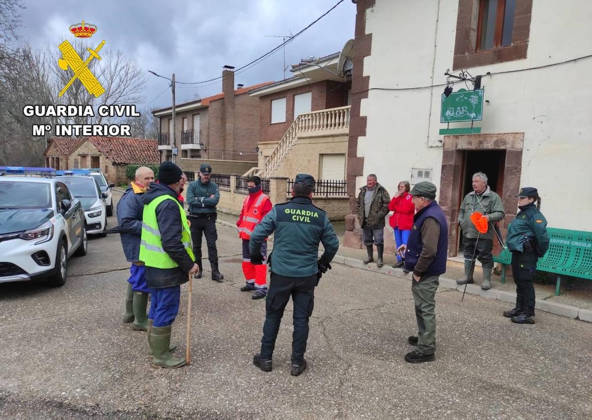 Imagen secundaria 1 - Operativo de búsqueda en ríos, tierra y aire.