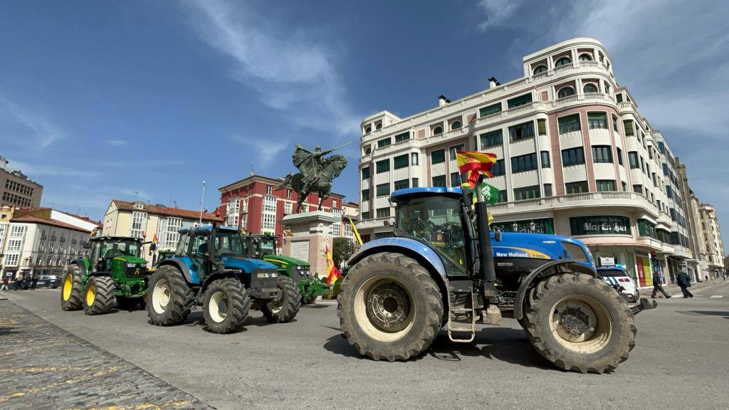 La tractorada por el centro de Burgos, en imágenes