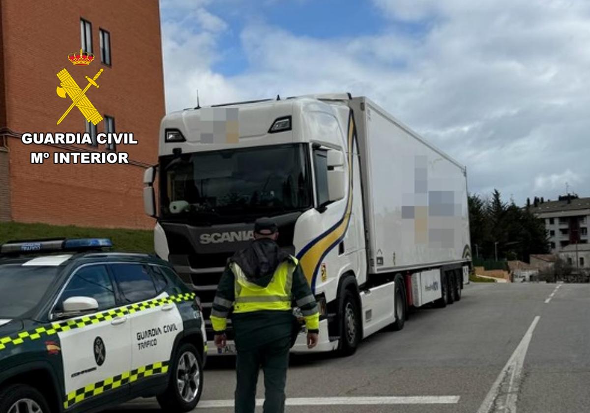 La Guardia Civil realiza un control permanente de los conductores profesionales.